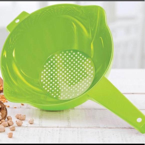 Tupperware Small 1 Quart Colander with Handle - Picture 9 of 12